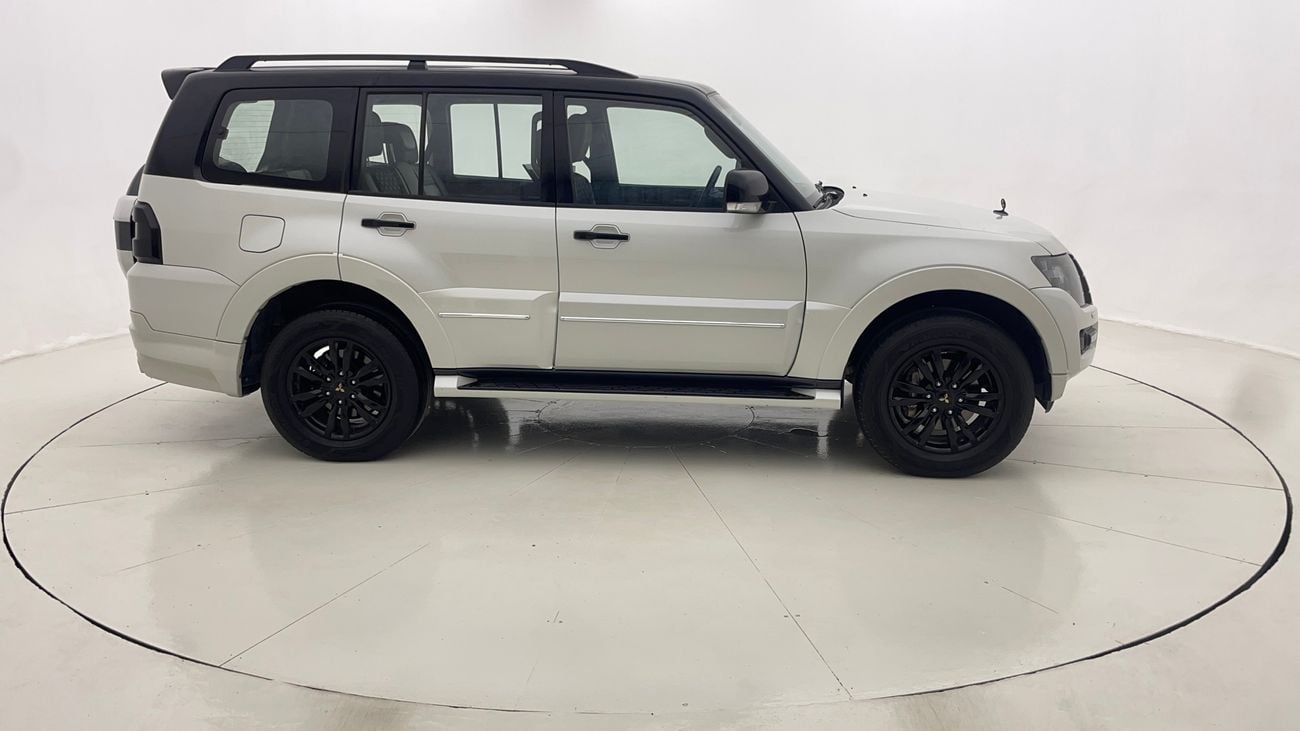 ميتسوبيشي باجيرو SIGNATURE EDITION 3.8 | بدون دفعة مقدمة | اختبار القيادة في المنزل