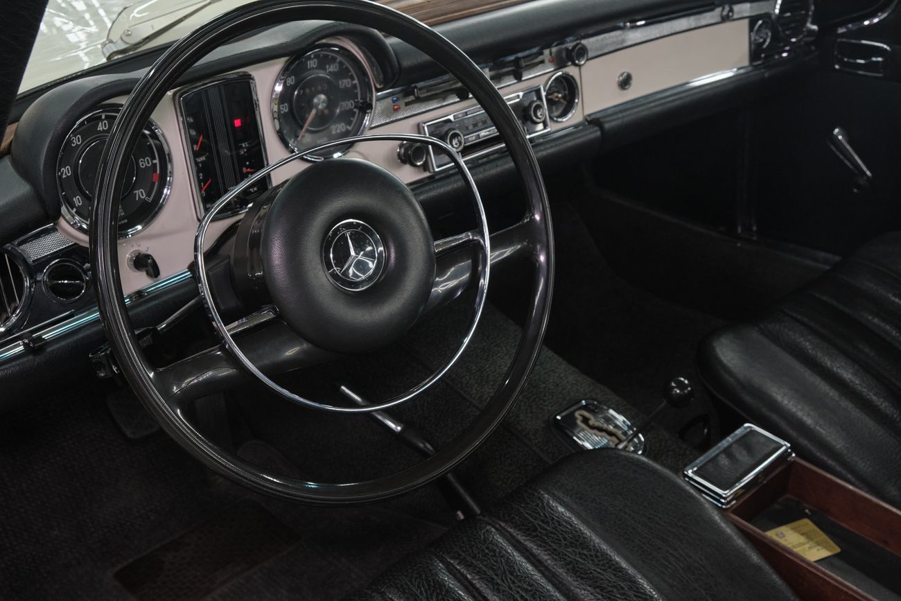 Mercedes-Benz 280 SL