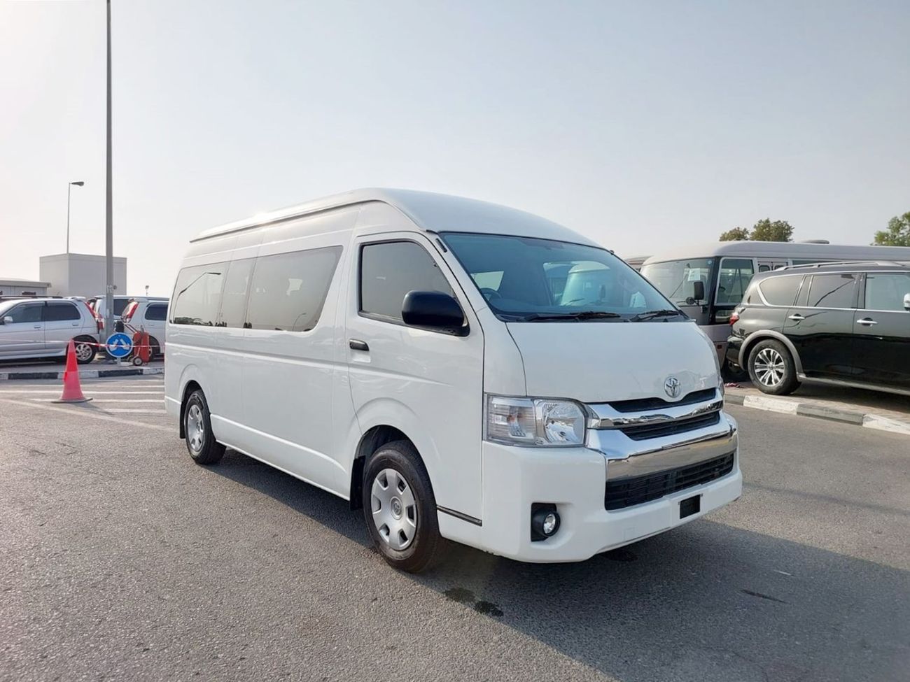 تويوتا هاياس TOYOTA HIACE COMMUTER VAN RIGHT HAND DRIVE(PM64467)