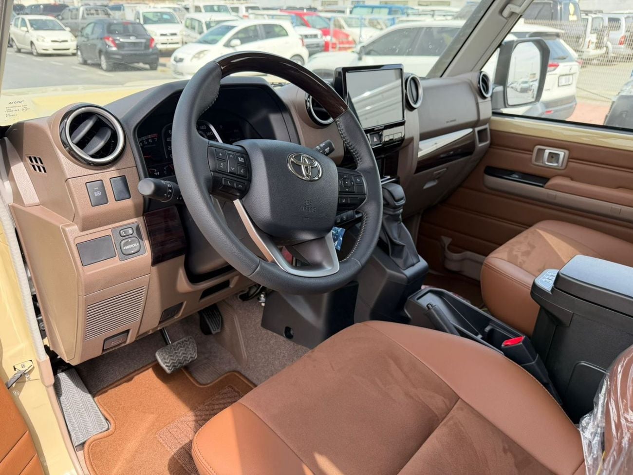 تويوتا لاند كروزر 70 Toyota Land Cruiser LC 76 Petrol 4.0L Full Option Automatic Model 2025 Omani Specifications