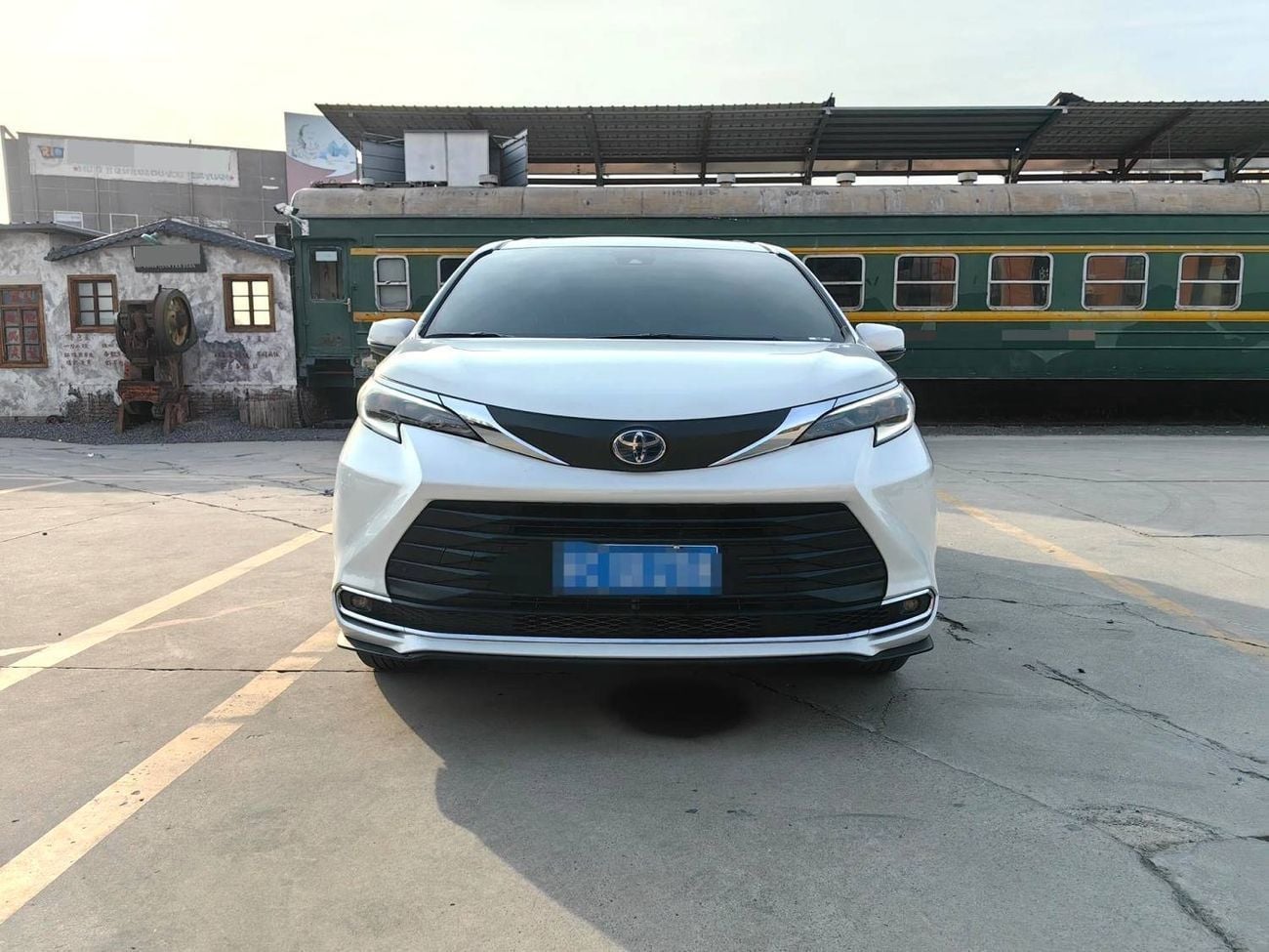 تويوتا سيينا XLE (NON GCC) Toyota Sienna 2.5
