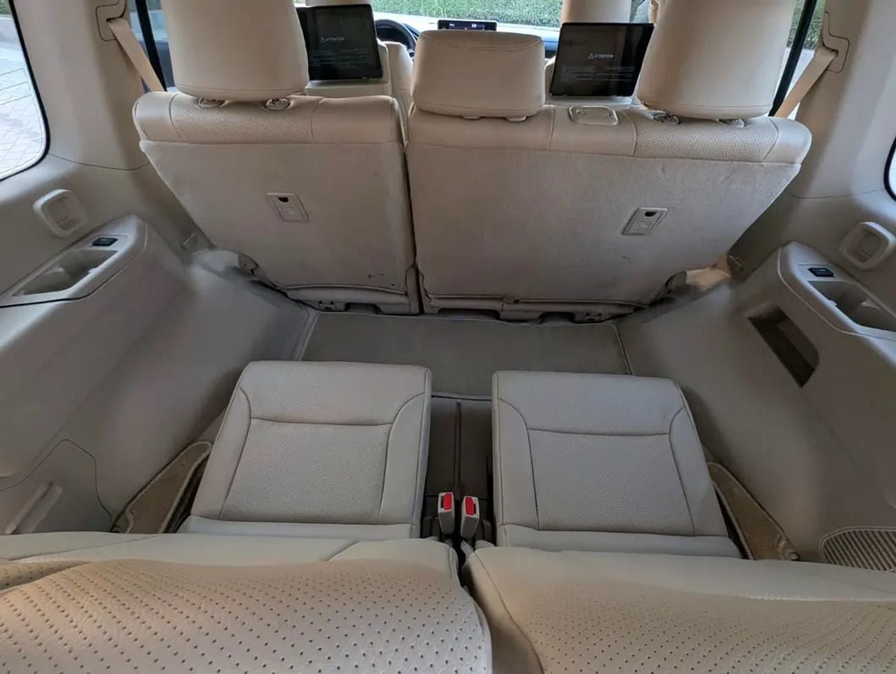 تويوتا لاند كروزر VXR 2023 GCC Specs Interior and Exterior Excellent Condition