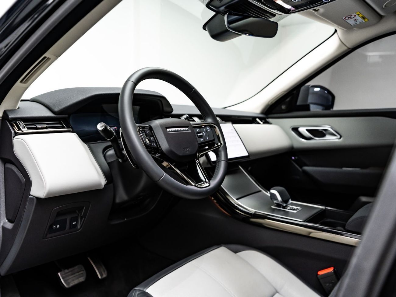 Land Rover Range Rover Velar P250 2.0L (246 HP) 2025 Range Rover Velar Dynamic SE P250, November 2029 Al Tayer Warranty + Service