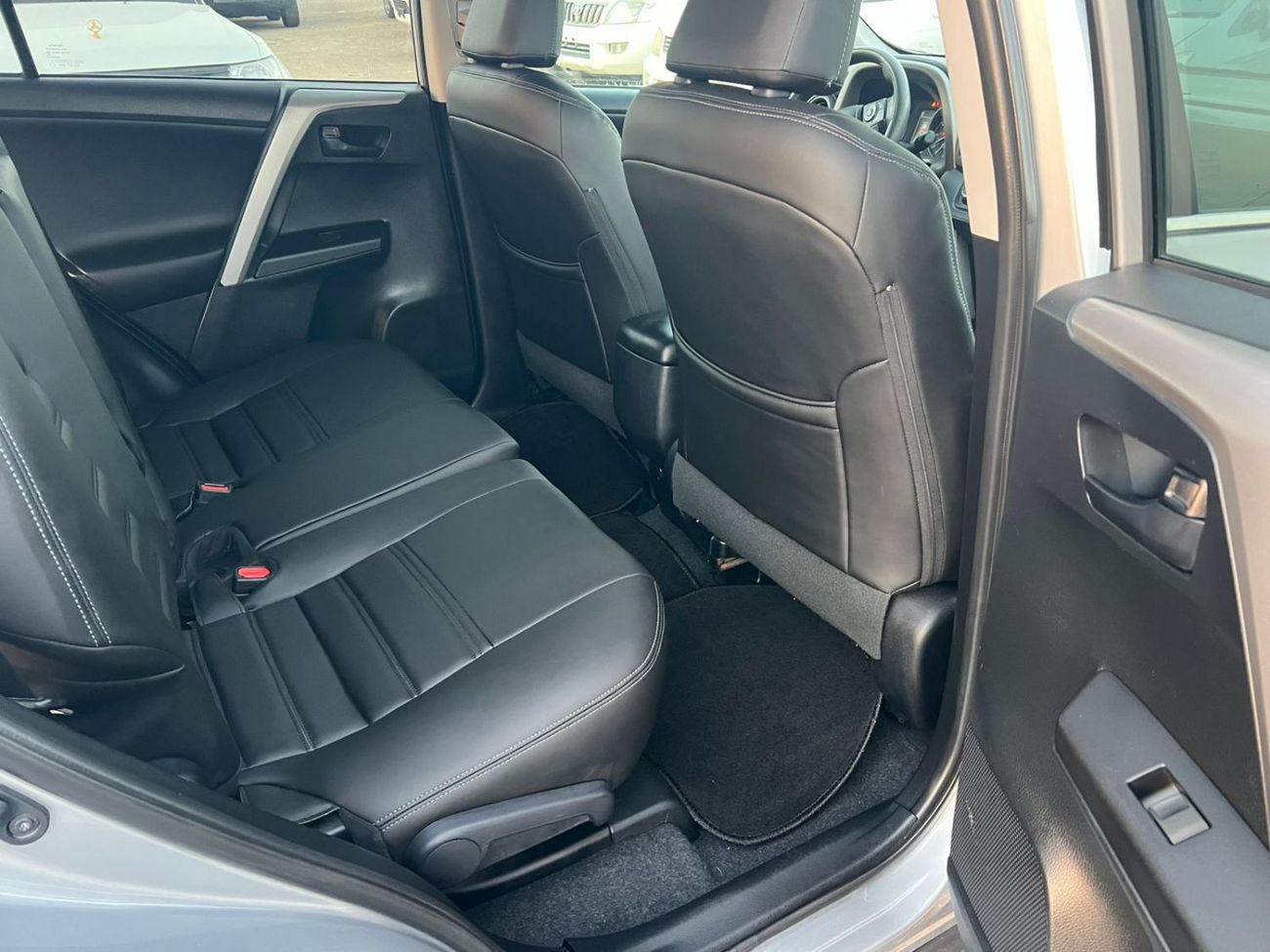 تويوتا راف ٤ 2017 Toyota Rav4 LE 2.5L V4 Mid Option - 4x4 AWD - Leather Seats -