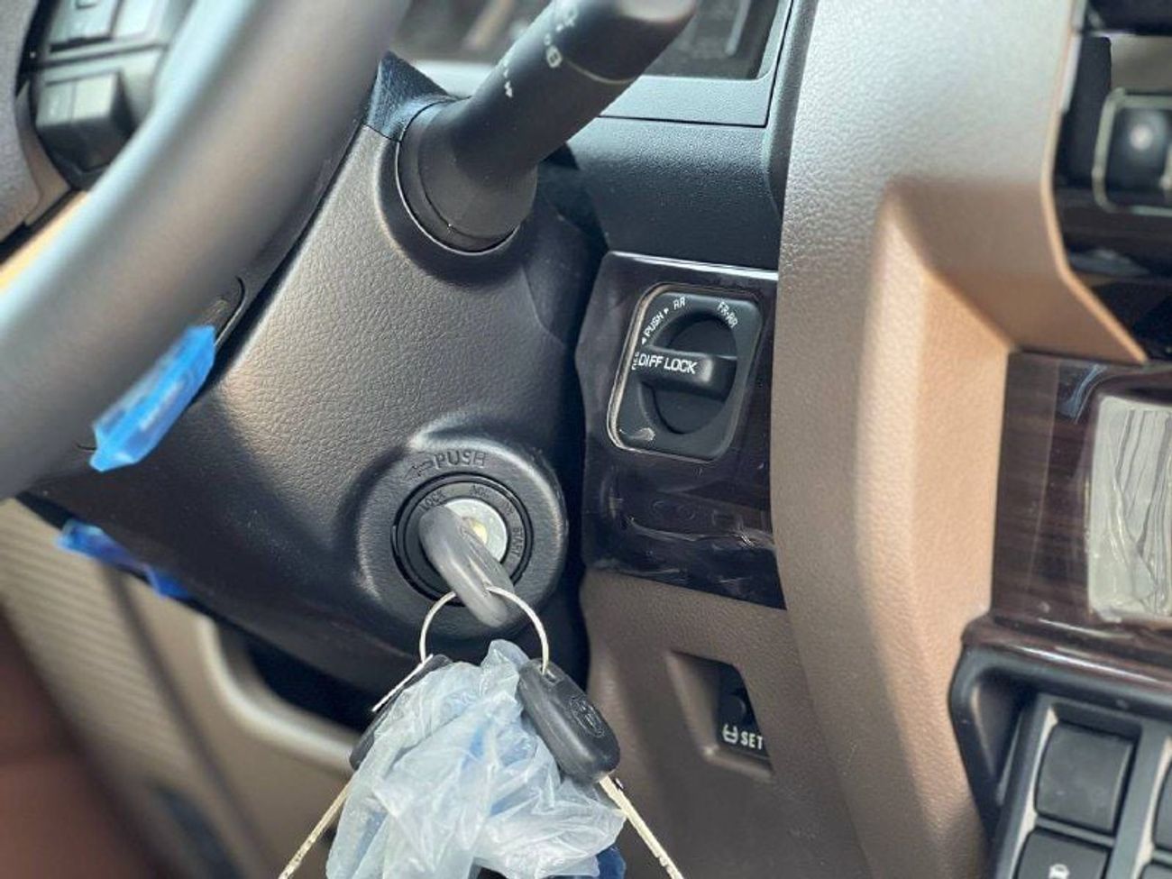 Toyota Land Cruiser 70 LC76 4.0L PTR A/T // 2025 // FULL OPTION WITH RADAR , LEATHER SEATS , DVD&BACK CAMERA // SPECIAL OFF