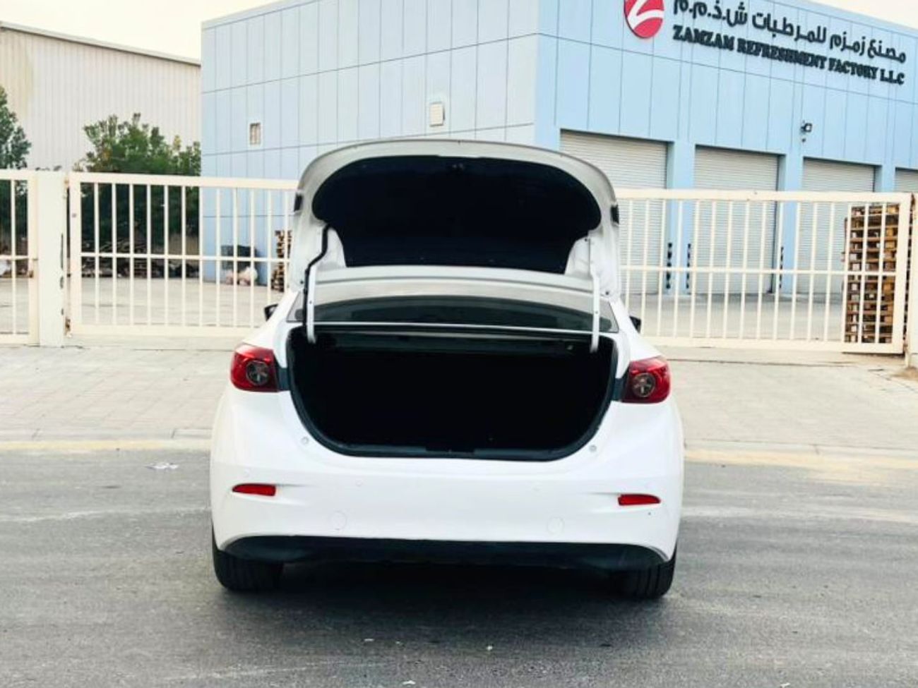 Mazda 3 S 1.6L Sedan Urgent Sale – 2015 Mazda 3 | GCC Spec | 170,000 km