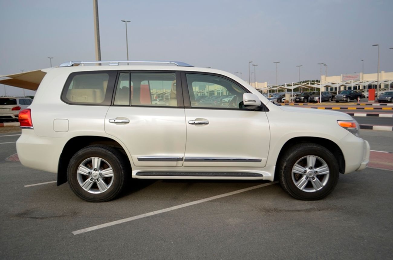 Toyota Land Cruiser GXR V8