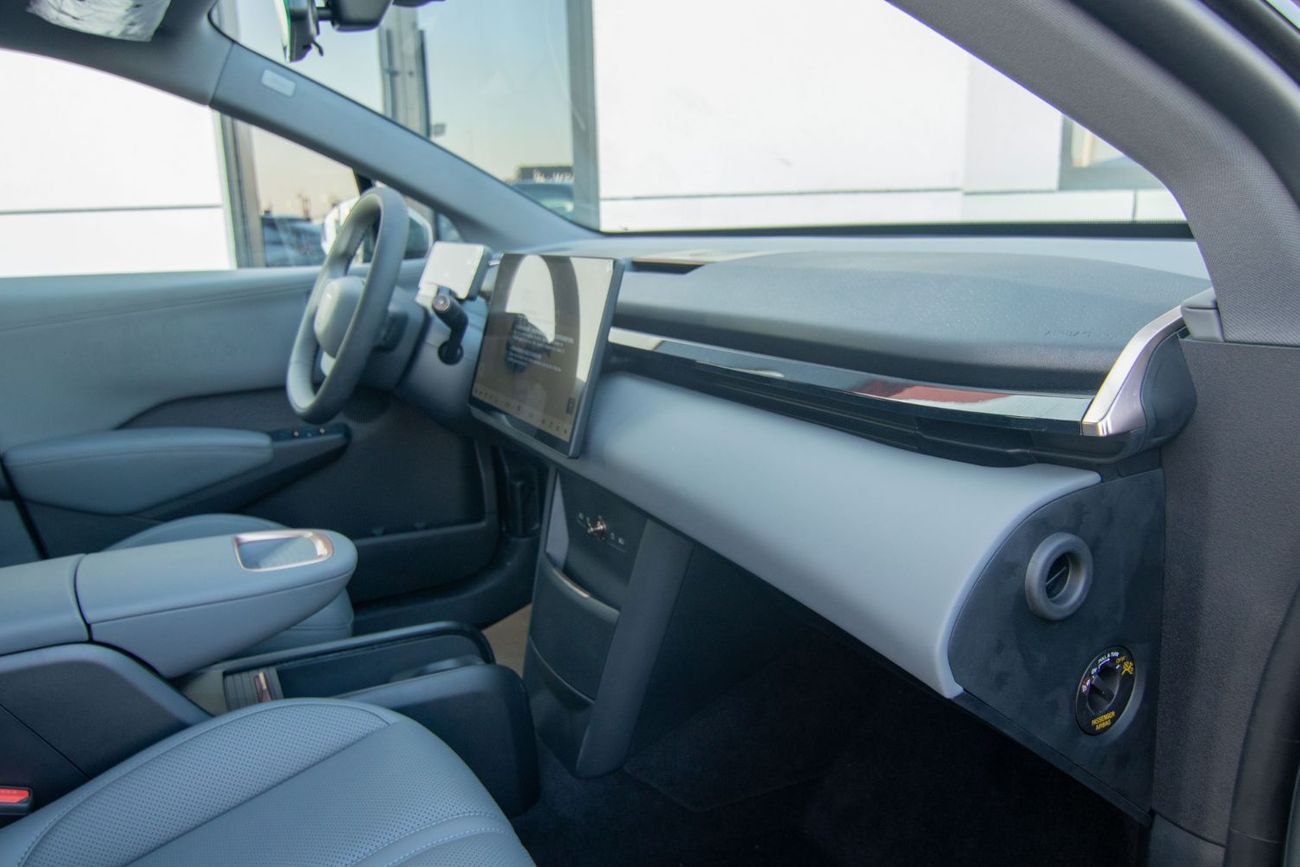 زيكر X 2026 ZEEKR X | STANDARD | RWD | GCC | 560 KM | 275 HP | EXPORT ONLY