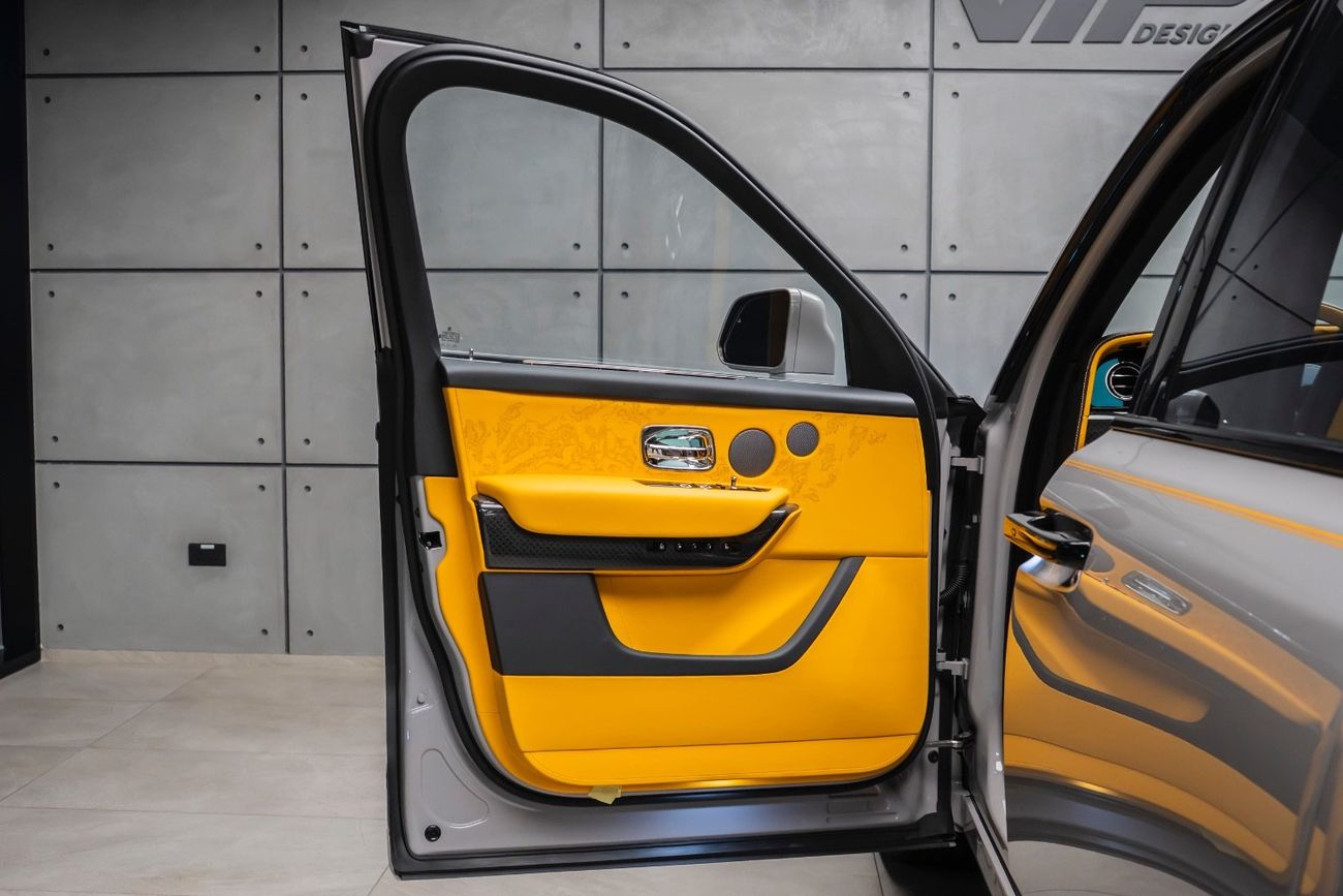 رولز رويس كولينان Rolls Royce cullinan  2025 GCC  Warranty and service AGMC  Black badge  2,900 km