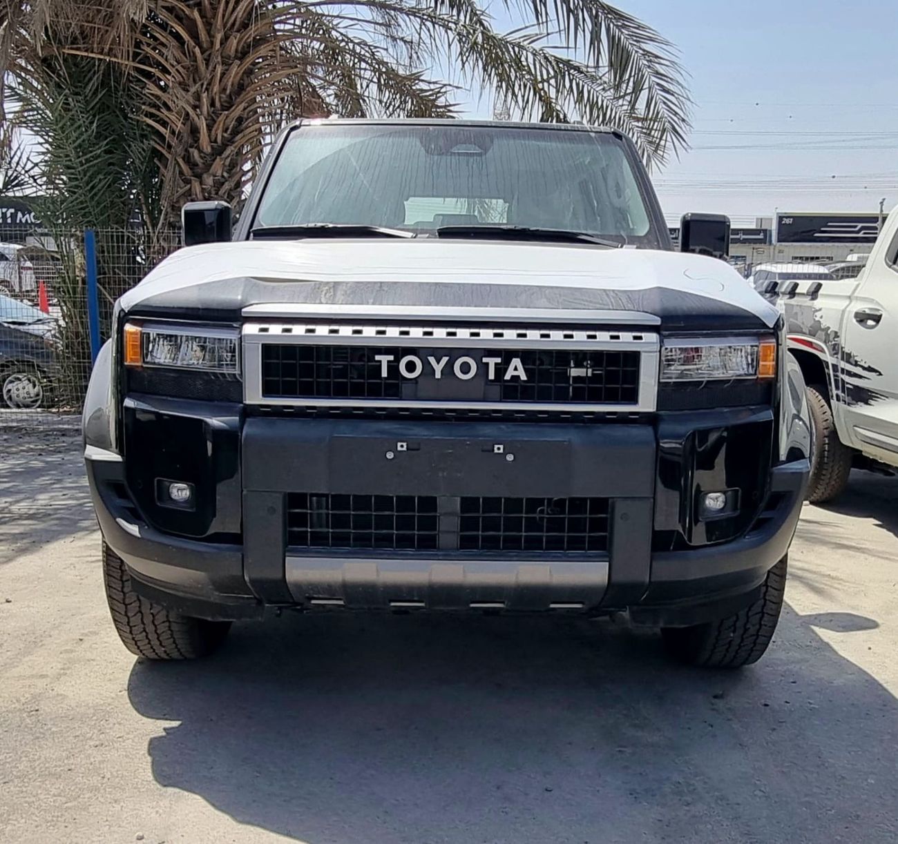 تويوتا برادو TOYOTA PRADO 2.4L PETROL WITH RADAR MY 2025