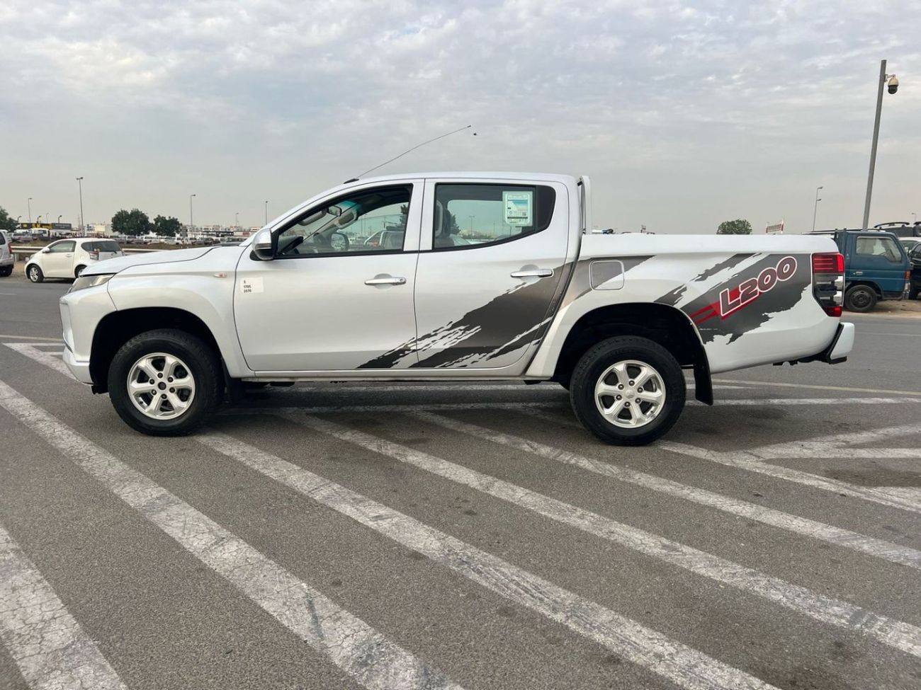 Mitsubishi L200 2019 Mitsubishi L 200 2.4L GL   Pick-Up Petrol 4X4 Manual - Power Window - Double Cabin - GCC spec