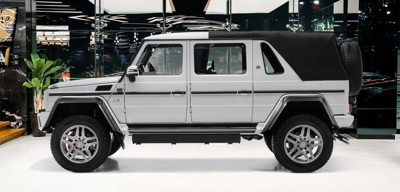 Mercedes Maybach G 650 6.0 L V-12 Biturbo Engine