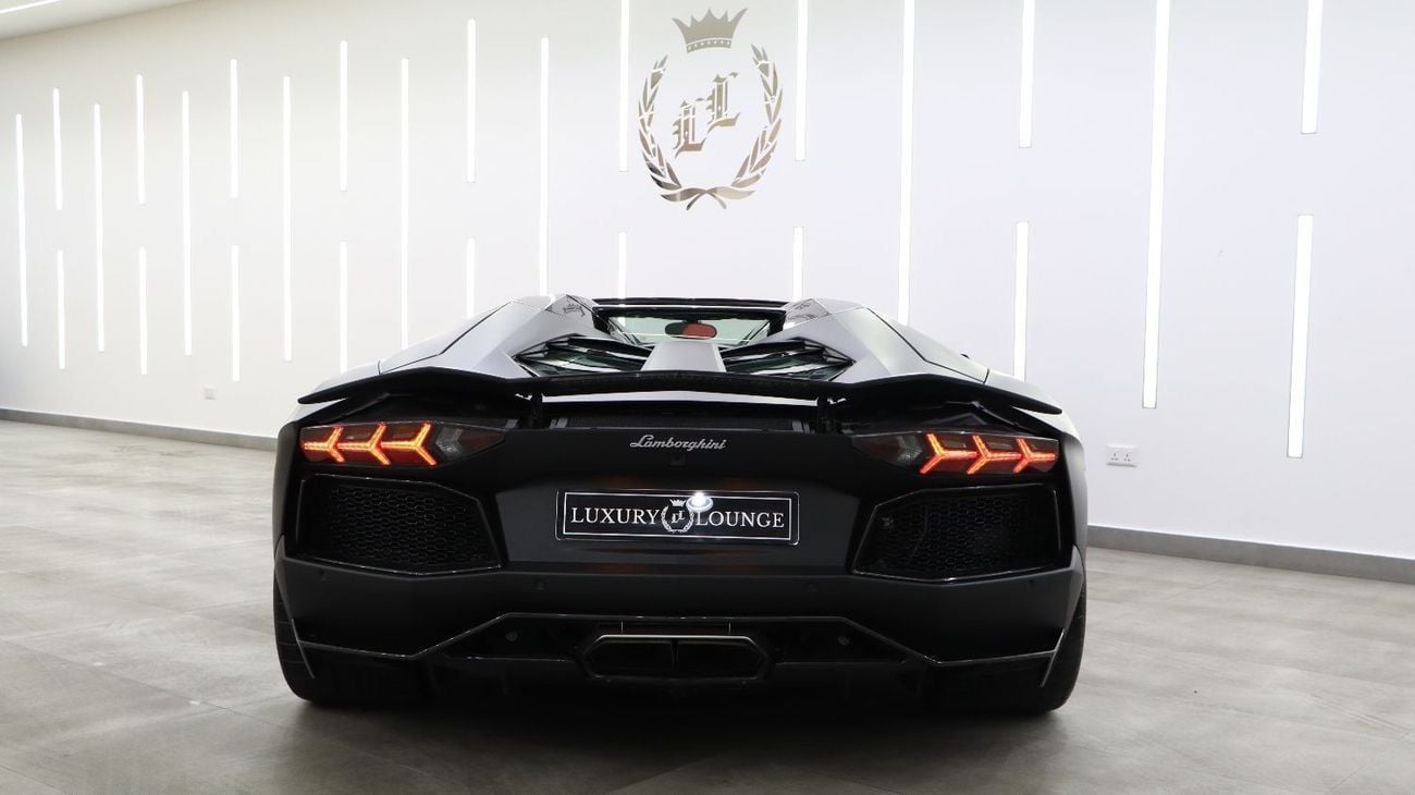لامبورغيني أفينتادور ROADSTER