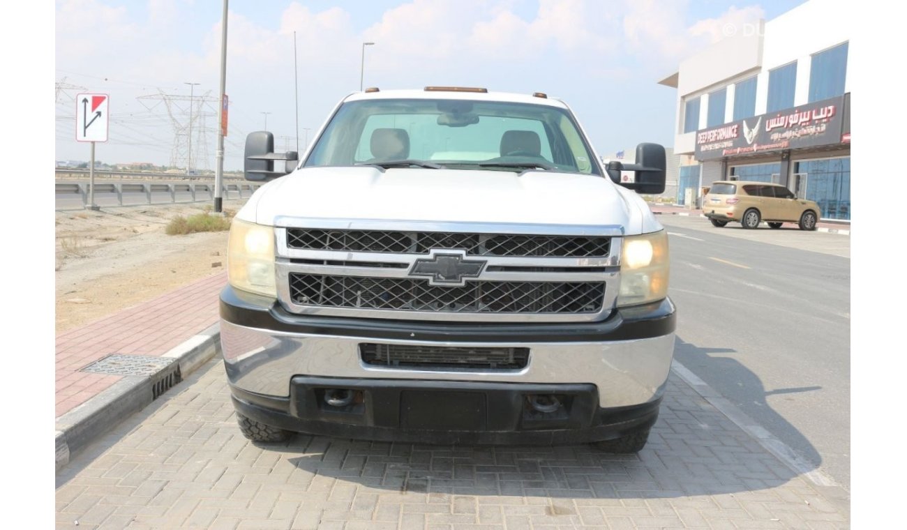 Chevrolet Silverado CHEVROLET SILVERADO 3500 HD GCC 4X4 PICKUP TRUCK 2011