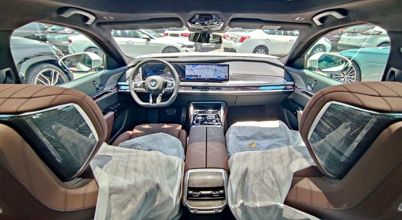 بي أم دبليو 740i M SPORT INDIVIDUAL M SPORT