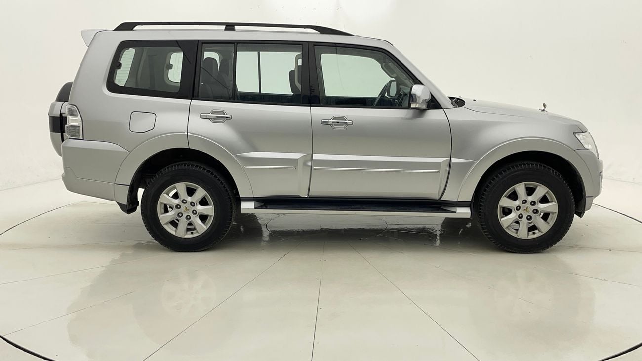 ميتسوبيشي باجيرو GLS MIDLINE 3 | بدون دفعة مقدمة | اختبار القيادة في المنزل