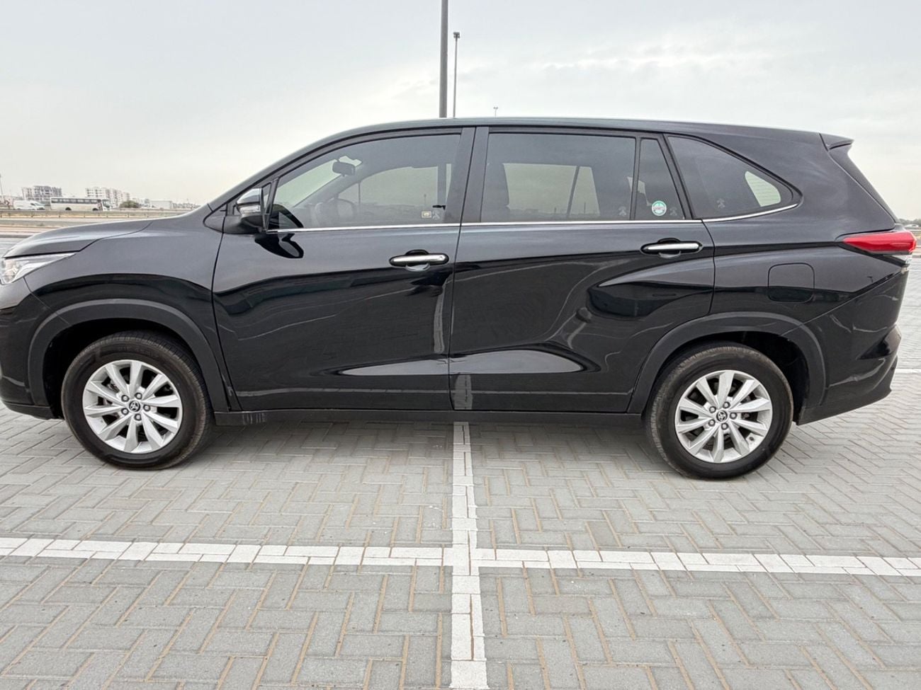 تويوتا إينوفا 2.0L HyCross 7S Hybrid