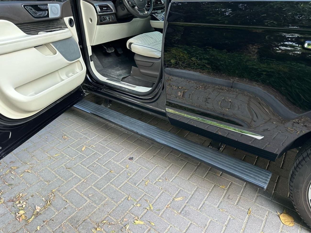 Lincoln Navigator BASE
