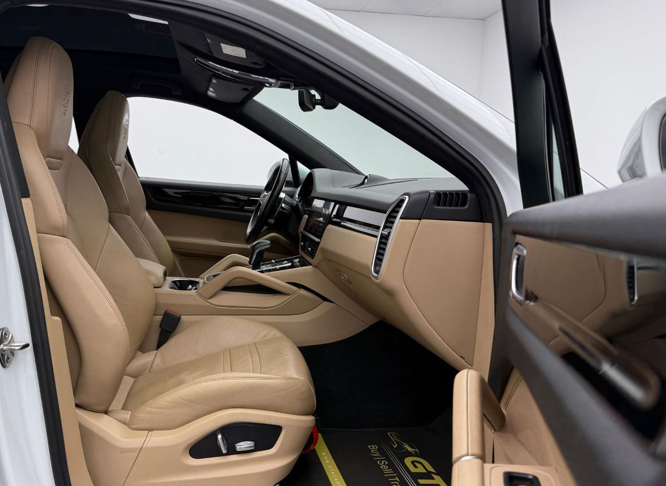 بورش كايان Base Coupe 2020 Porsche Cayenne Coupe, Warranty, Full Service History, Sport Chrono Package, GCC