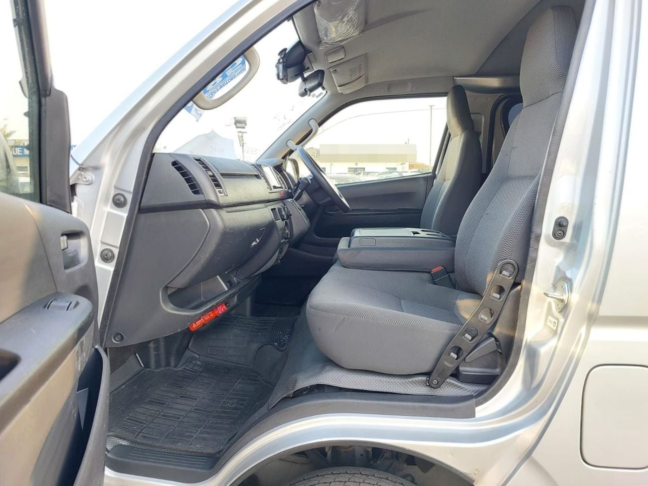 تويوتا هاياس DLS - STD ROOF TOYOTA HIACE VAN RHD 2019 MODEL 2.8 L DIESEL AUTOMATIC(PM22503)