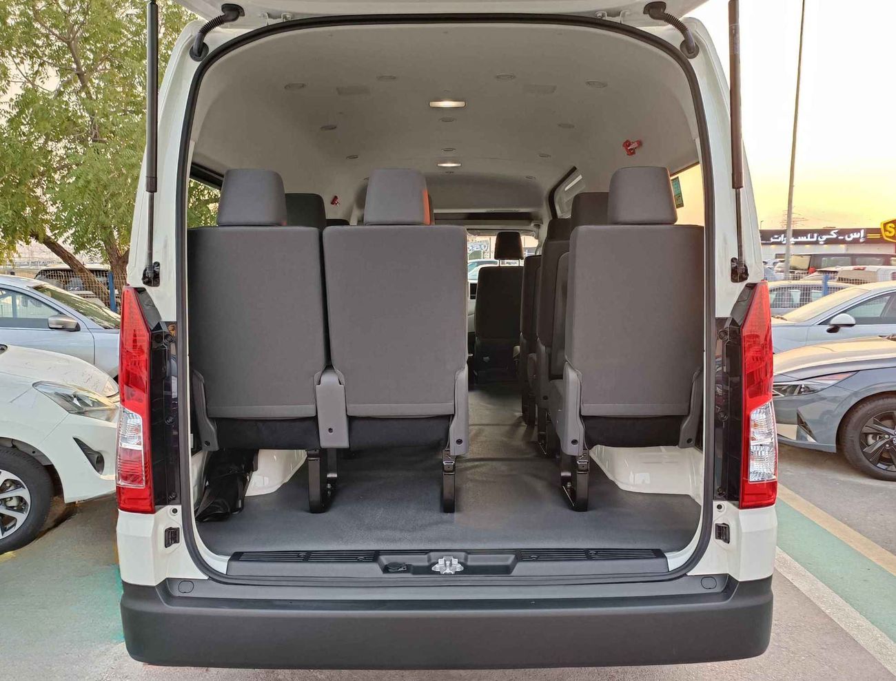 تويوتا هاياس HIGHROOF / 3.5L V6 PETROL / M/T / 13 SEATER / NEW SHAPE (CODE # HPHRMB)