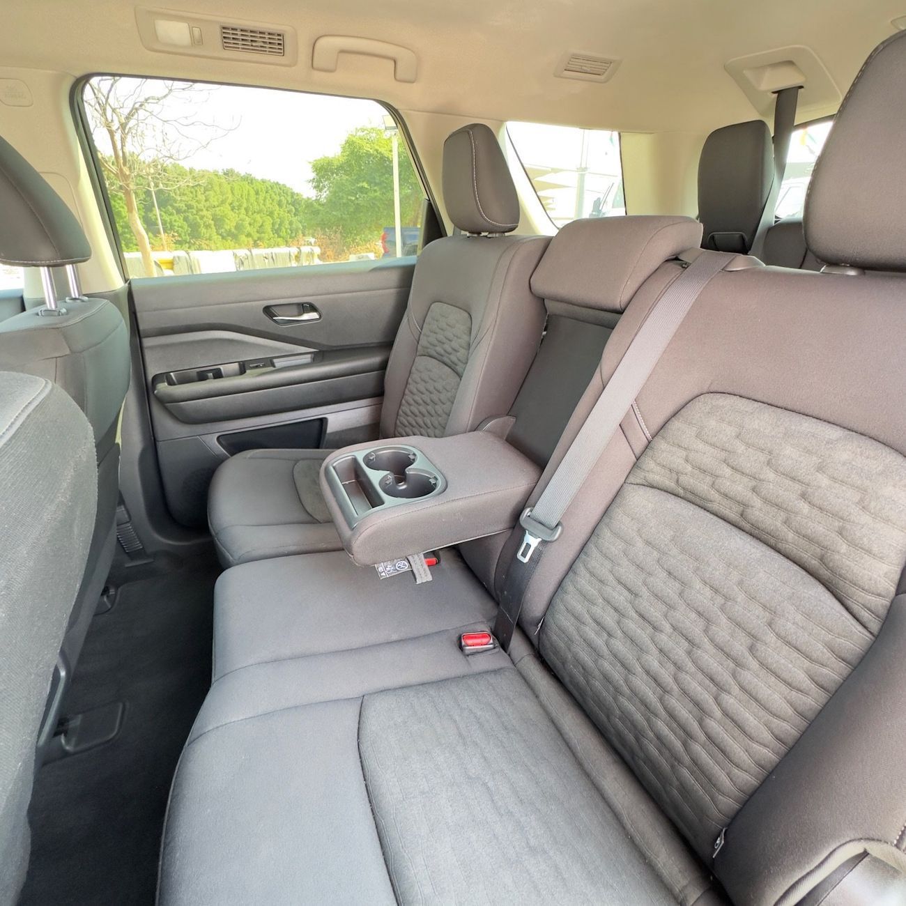 نيسان باثفايندر SV 3.5L AWD (7 Seater)