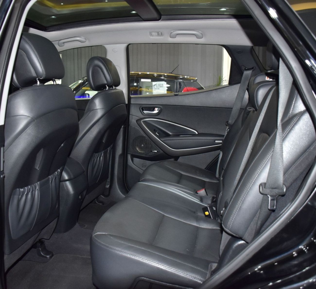 هيونداي سانتا في EXCELLENT DEAL for our Hyundai SantaFe 4WD ( 2016 Model ) in Black Color GCC Specs