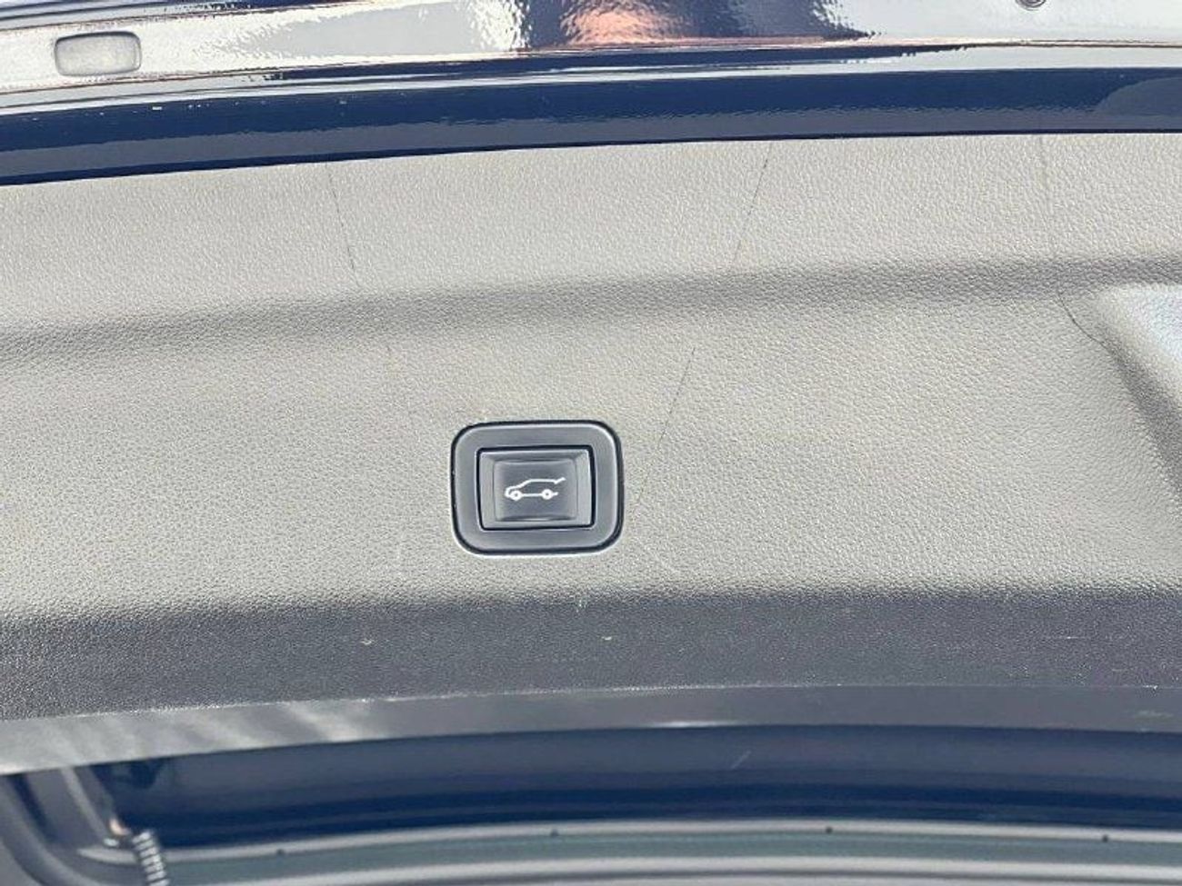 Cadillac Escalade Luxury 6.2L LUXURY PLATINUM 6.2L V8 PTR A/T // 2022 // FULL OPTION WITH RADAR , 360 CAMERA , HEADUP