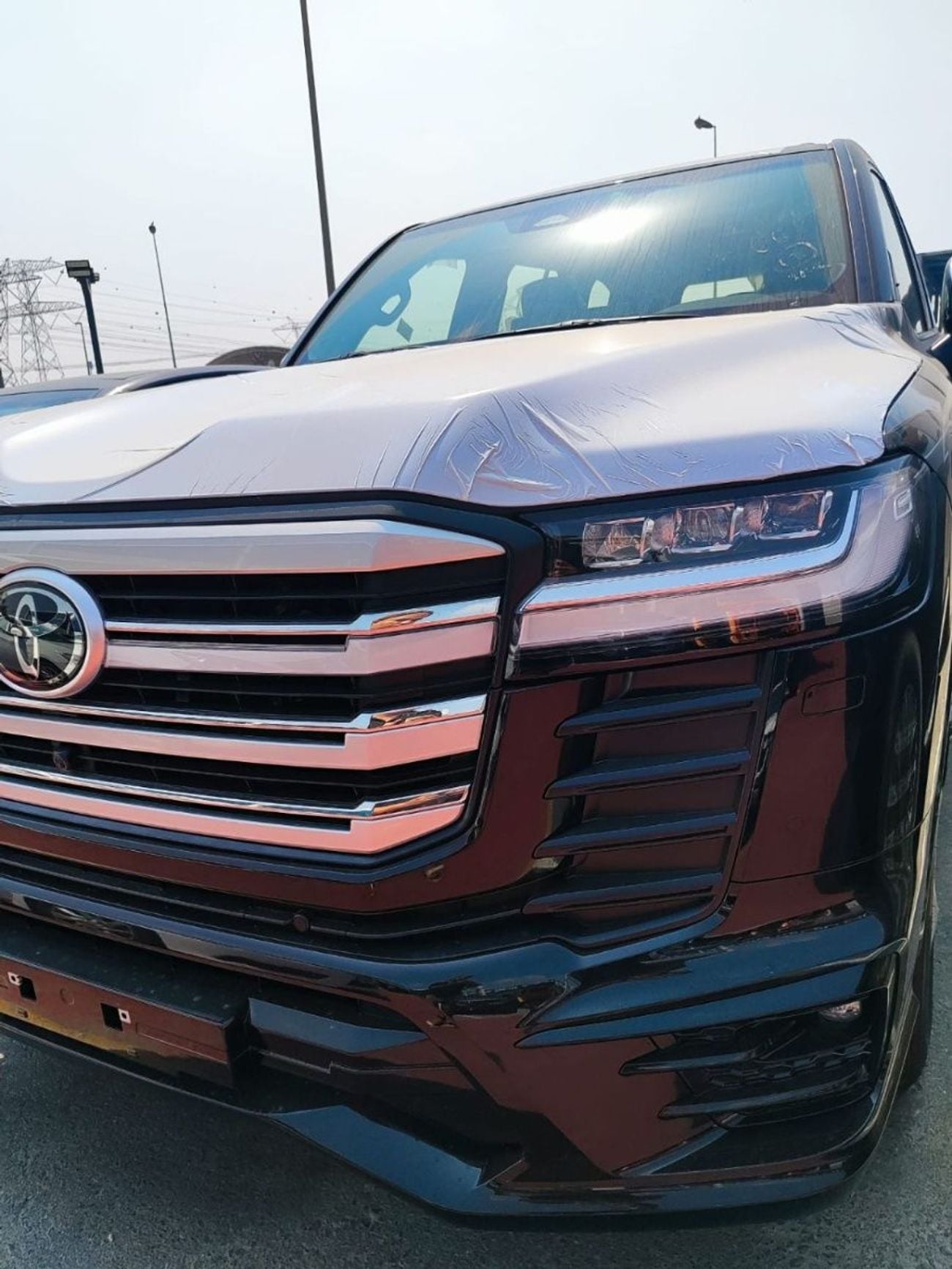 Toyota Land Cruiser VX TOYOTA Land Cruiser VX 4.0 P AT Omani SPECS Fully Loaded| Soft door close | JBL| Back LED lighting|
