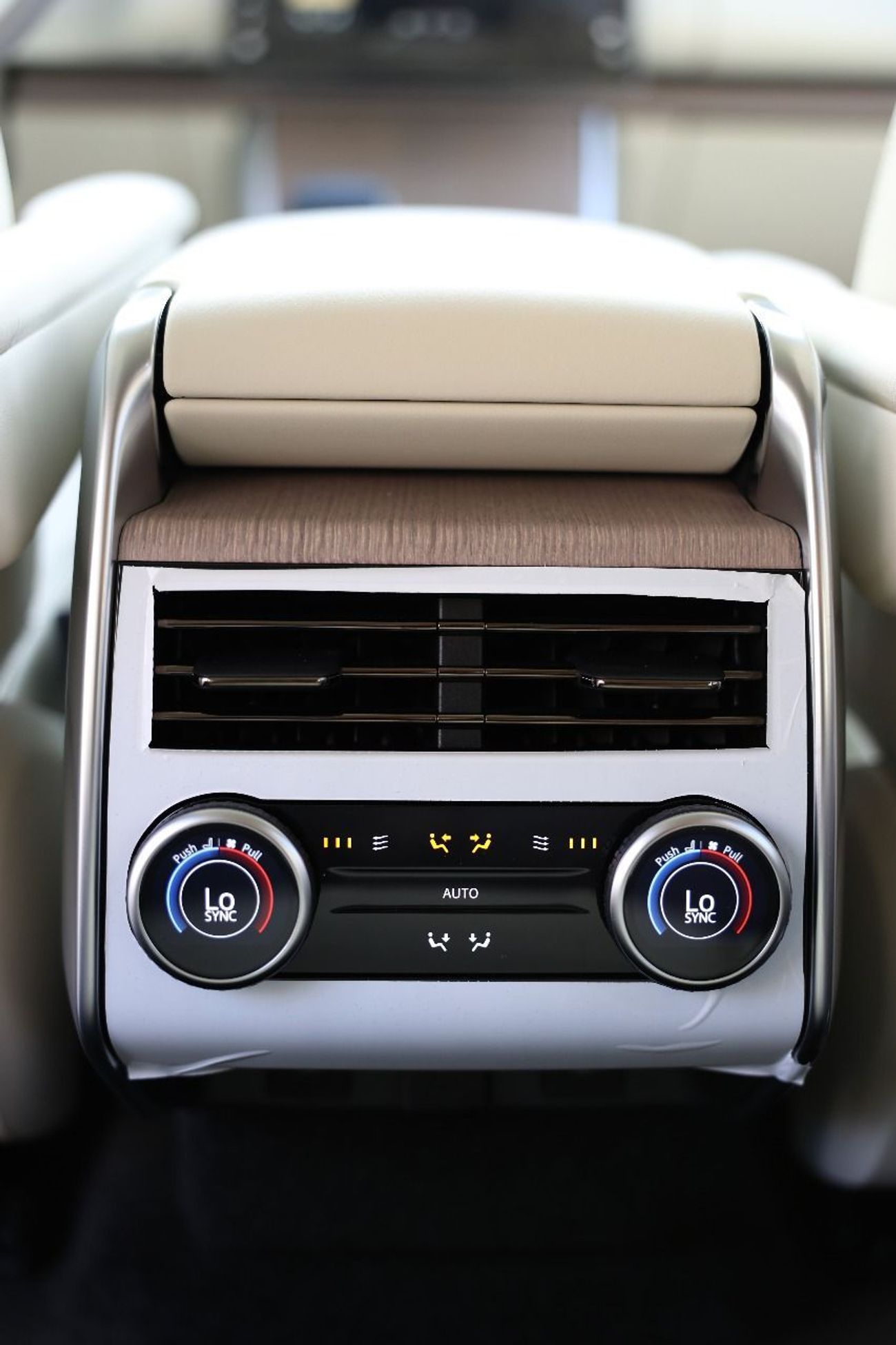 Land Rover Range Rover Autobiography P530 4.4L RANGE ROVER VOUAG autobiography V8 P530  2025 GOLD white