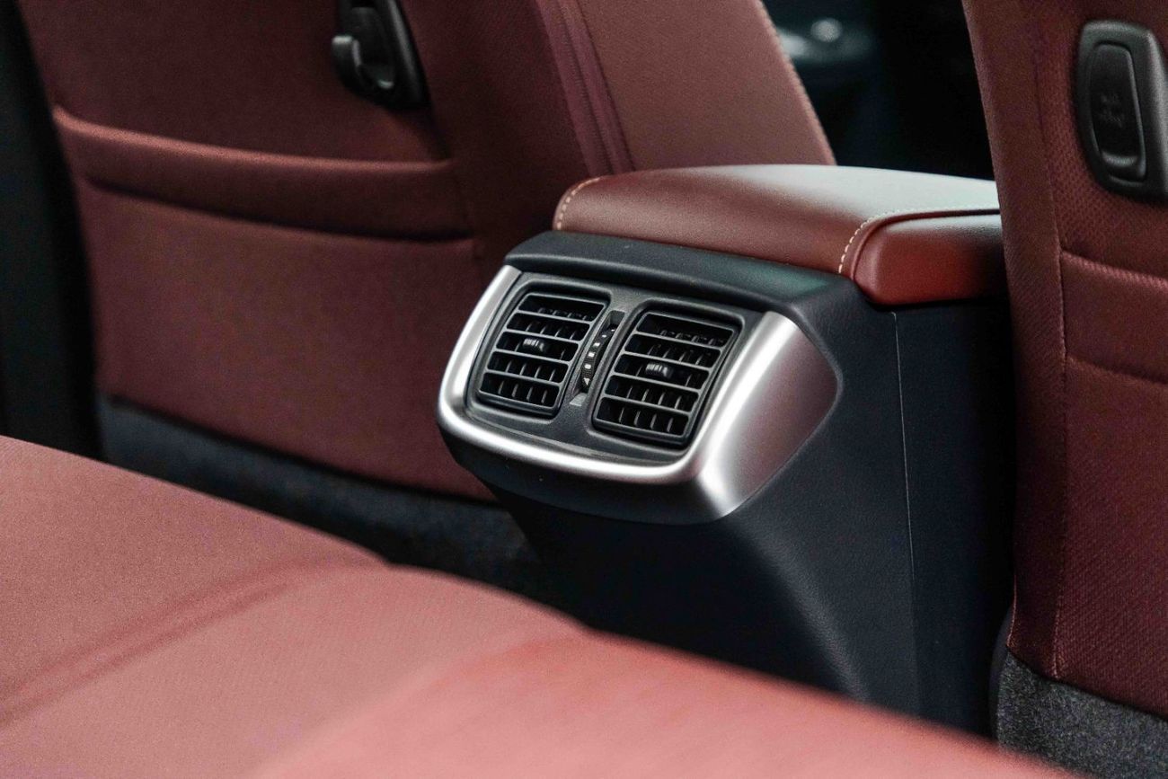 تويوتا هيلوكس Double Cab 2.7L - Super White Inside Maroon | Export Only