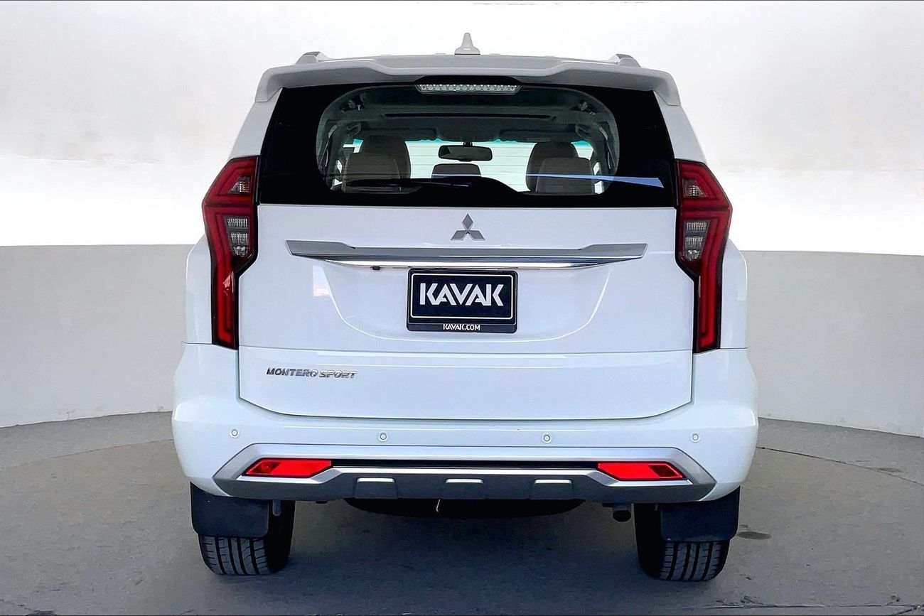 ميتسوبيشي مونتيرو سبورت GLS Premium | National Day Celebration | شامل الضمان | 0 ﺪﻔﻋﺓ ﺃﻮﻟﻯ