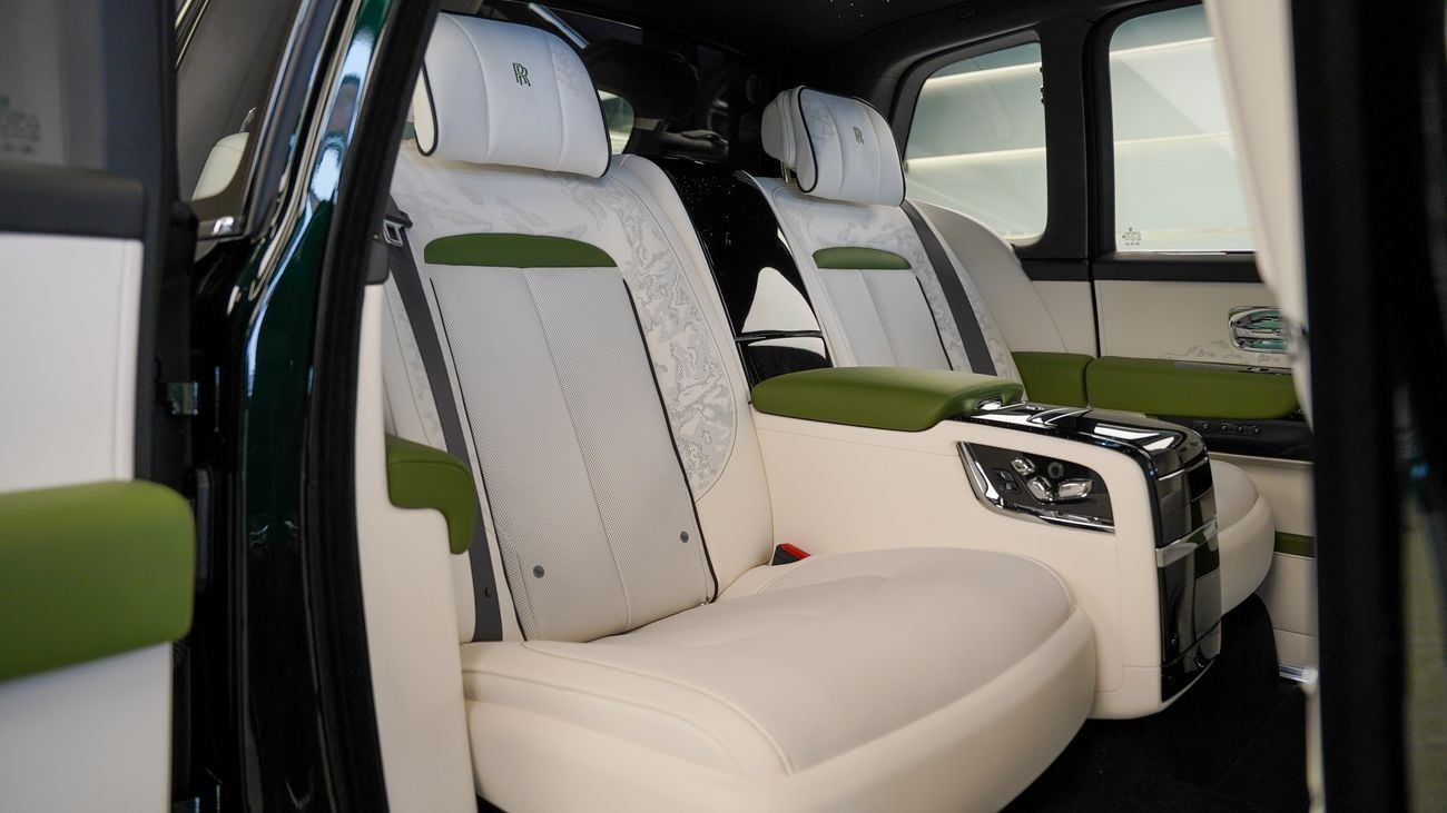 Rolls Royce Cullinan STD Rolls Royce Cullinan - Silver Badge - 2026