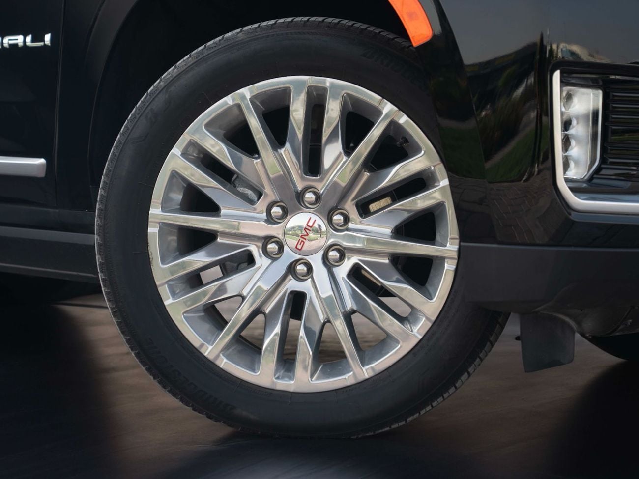 GMC Yukon Denali 6.2L (8 Seater)