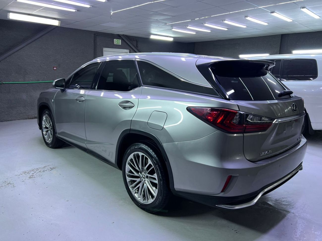 لكزس RX 350 Lexus RX350L F Sport 3.5L - Automatic . Petrol . 5 Seats . 5 Doors