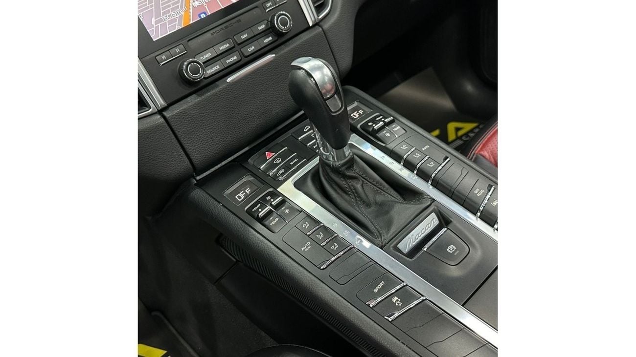 Porsche Macan Std 2018 Porsche Macan, Warranty, Full Porsche Service History, GCC