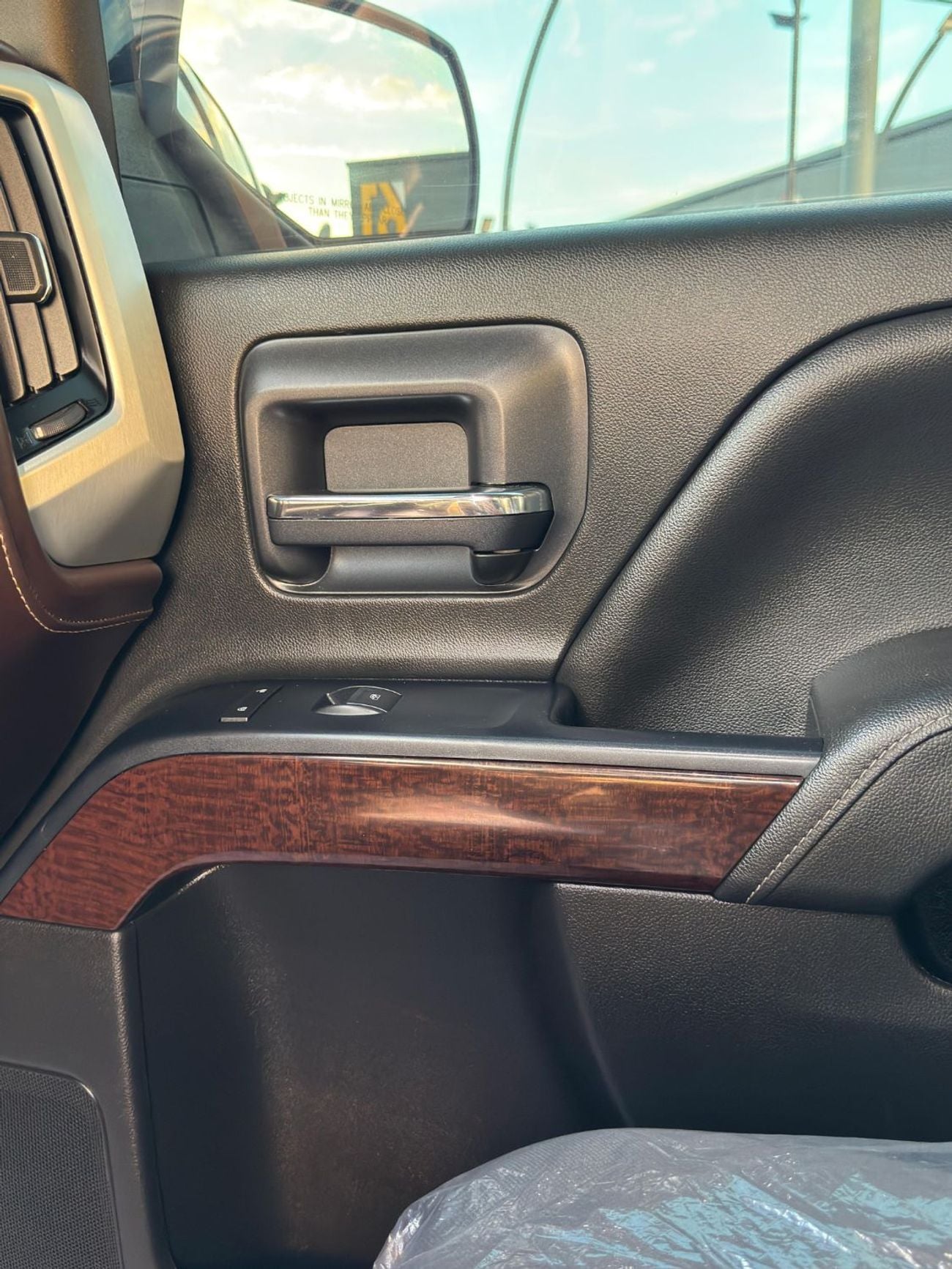 جي أم سي سييرا 5.3L V8 SLT Crew Cab (AWD)