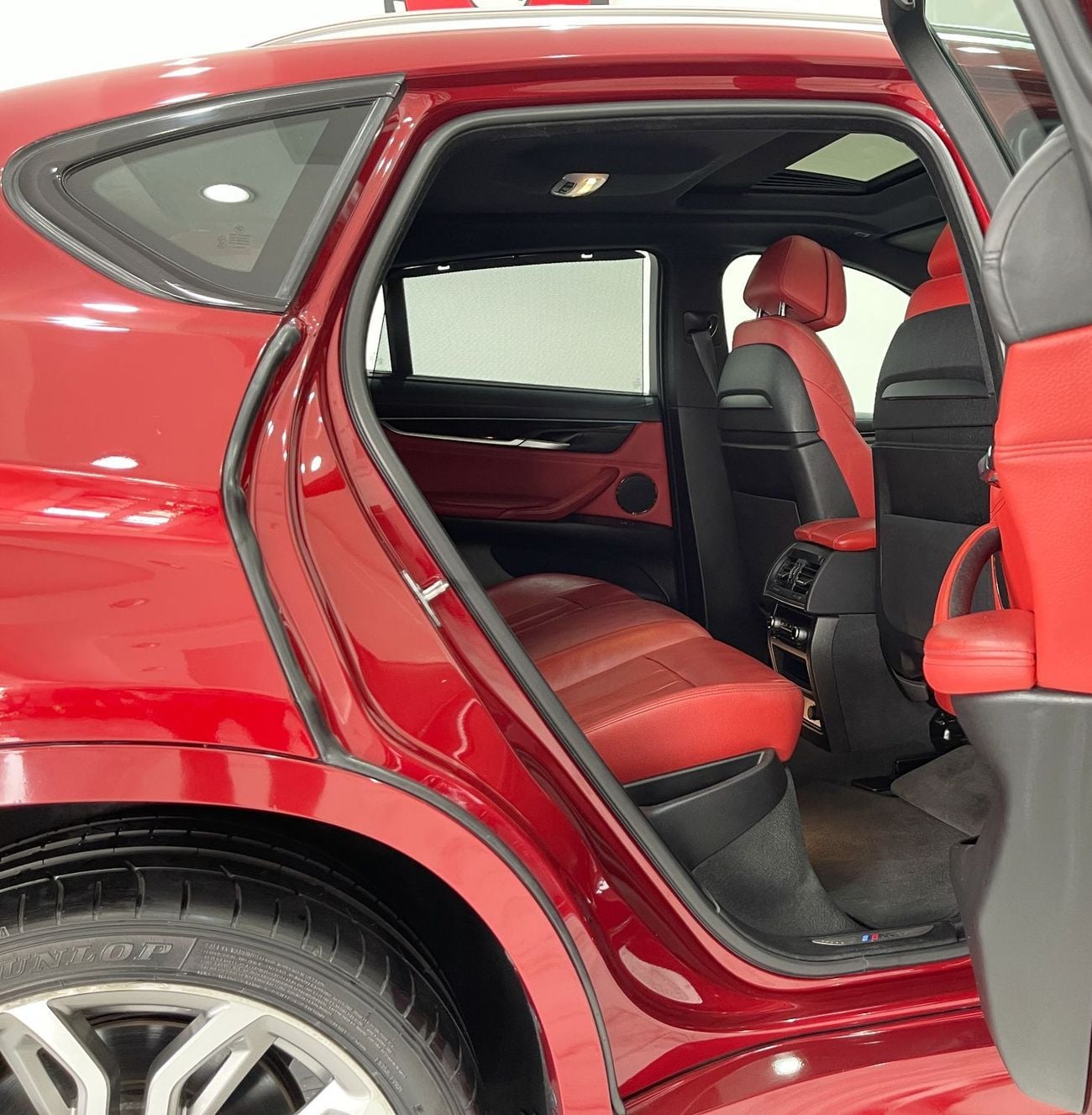 BMW X6 50i M SPORT LUXURY V8 4.4L-8CYL ORIGINAL PAINT - FULLY AGENCY MAINTAINED. AGMC-DUBAI