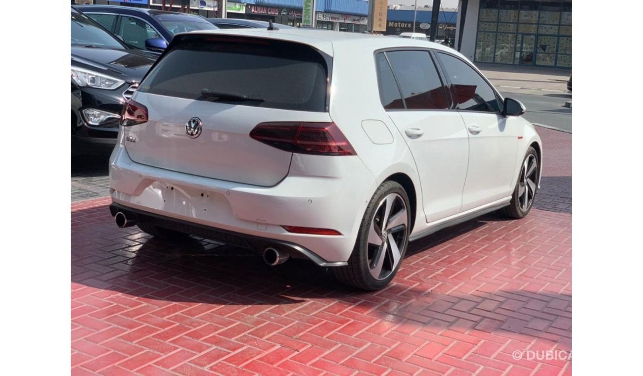 فولكس واجن جولف GTI GCC SPECS UNDER WARRANTY