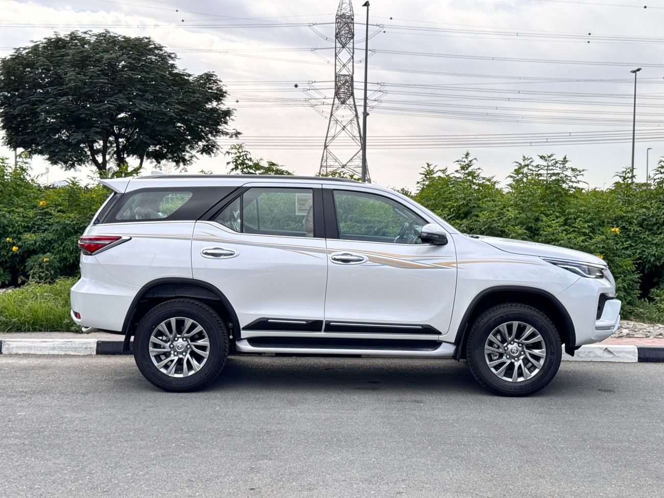 Toyota Fortuner 2024 V6 4.0L 4X4 PETROL AT 7-SEATS GCC BRAND NEW 0KM