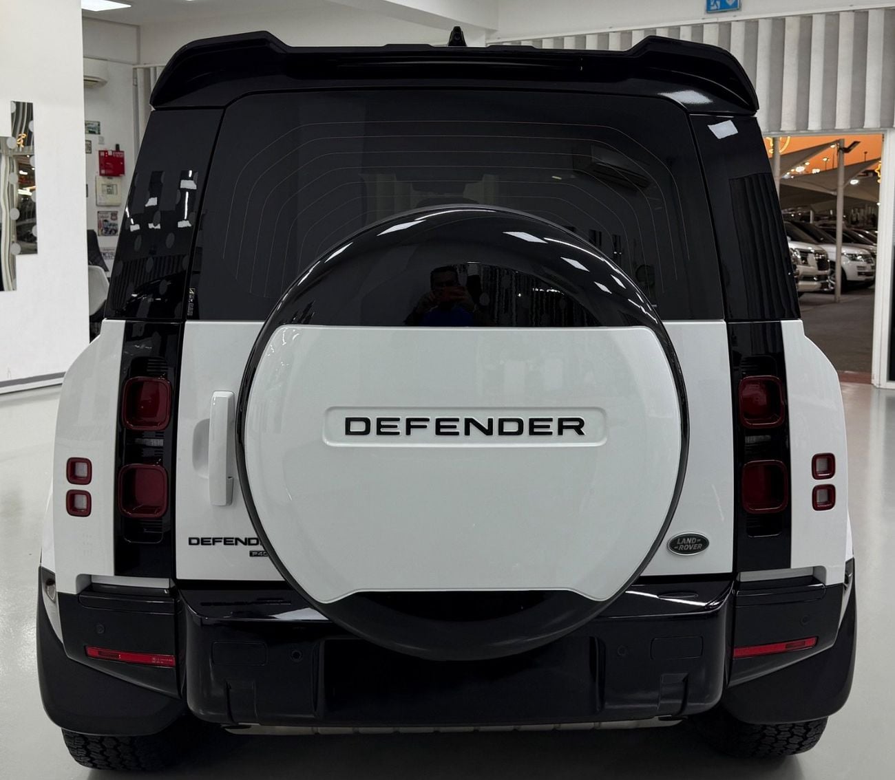 Land Rover Defender P400 110 HSE 3.0L (5 Seater)