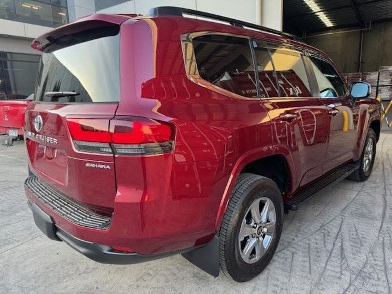 تويوتا لاند كروزر Toyota Lc300 Sahara 2025 RHD   maruni diesel  3.3L , grey interior