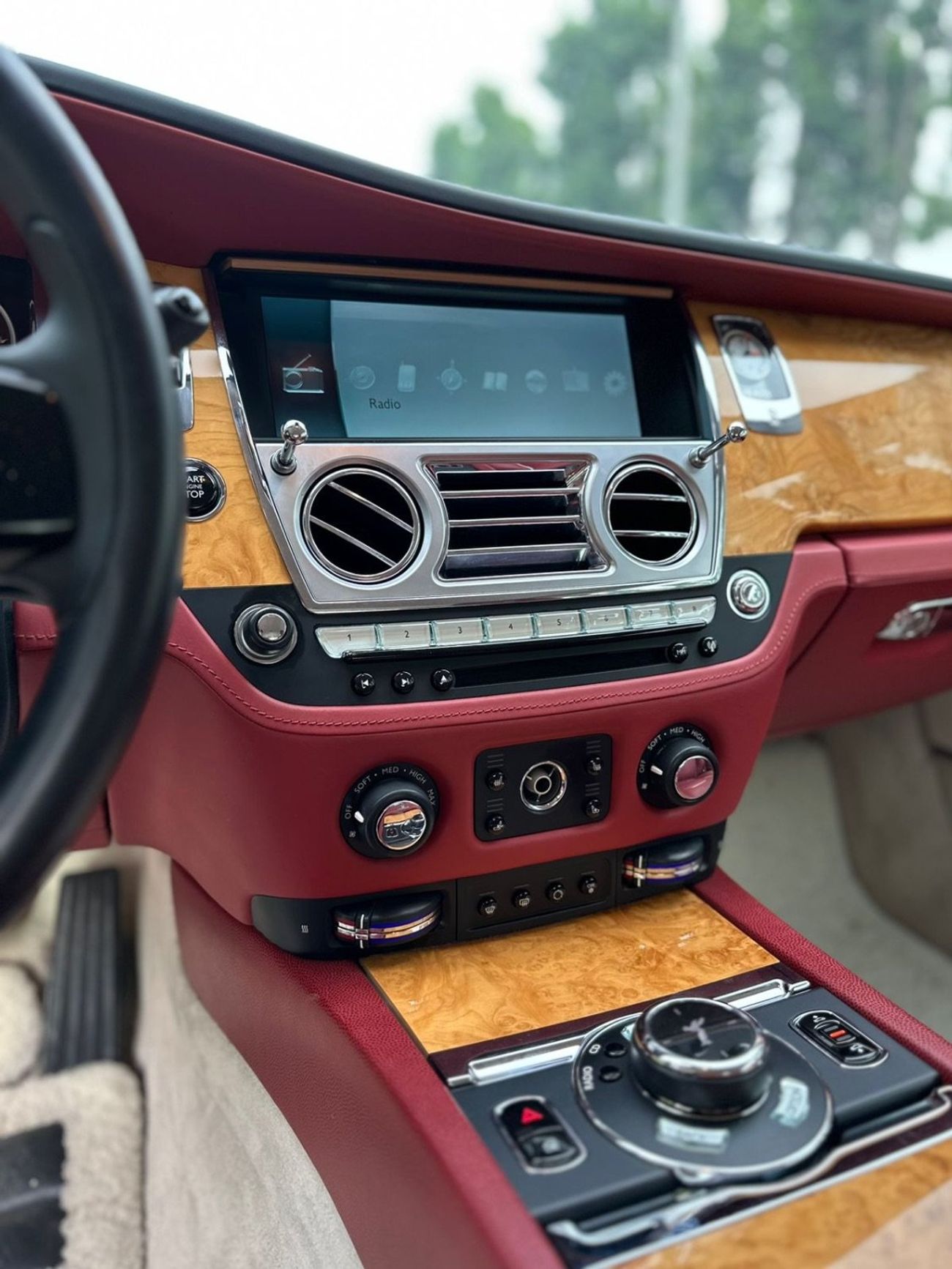 Rolls-Royce Wraith 2015 Rolls Royce Wraith | GCC Specs | 6.6L V12 | 624 HP | 66k KM | WHITE/RED | Starlight Headliner |