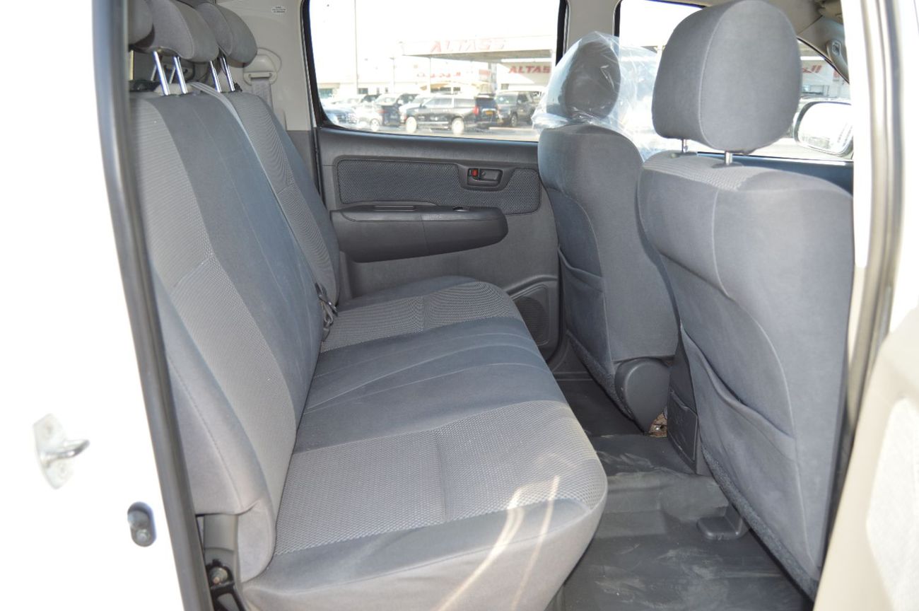 تويوتا هيلوكس Double cabin 3.0L, perfect inside and outside