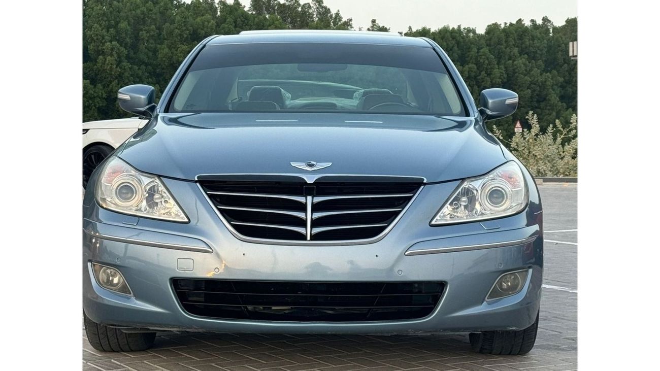 هيونداي جينيسس بحالة ممتازة من الداخل و الخارج