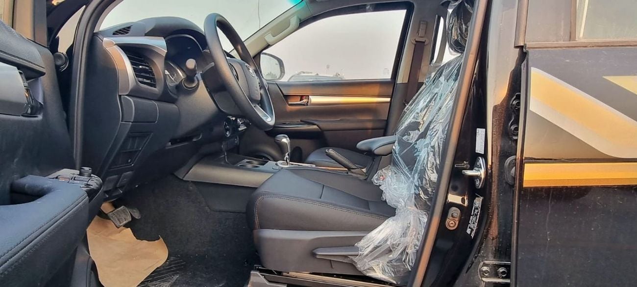 تويوتا هيلوكس SGLX TOYOTA HILUX 2.4L DIESEL 4X4 A/T LEATHER SEATS MY 2025