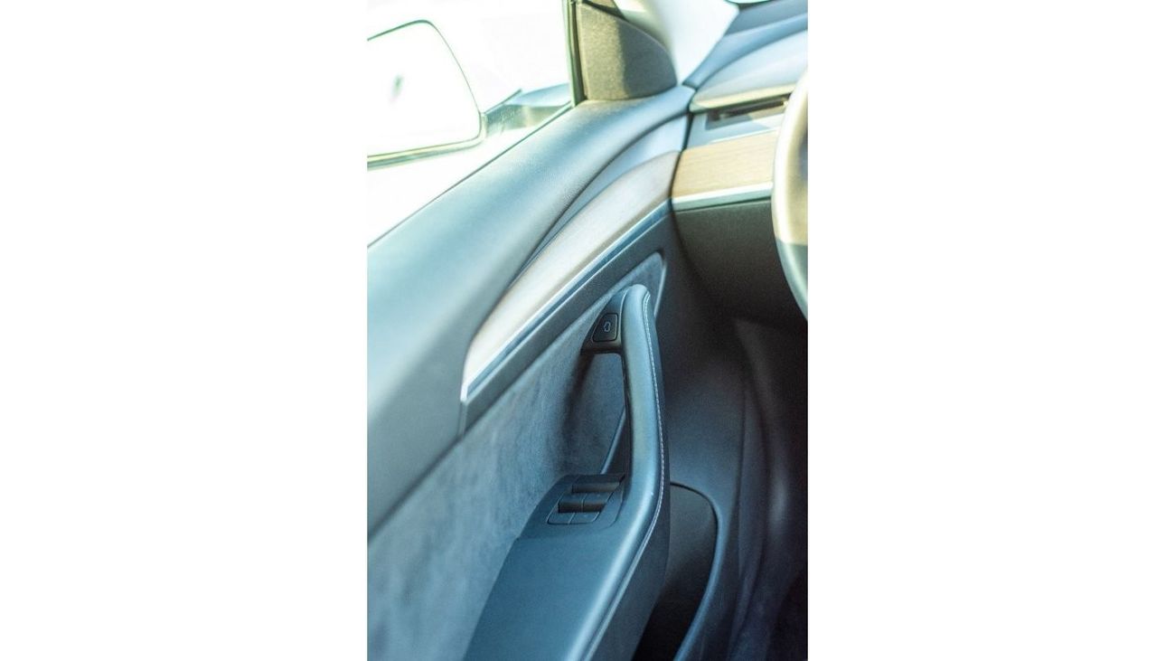 Tesla Model 3 usa All Wheel Drive