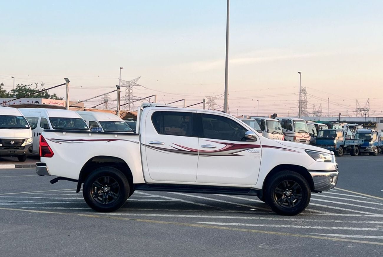 Toyota Hilux 2022 Toyota Hilux SR5 Premium Full Option - 2.7L V4 - 4x4 AWD - Rear CAM & AC - big Body