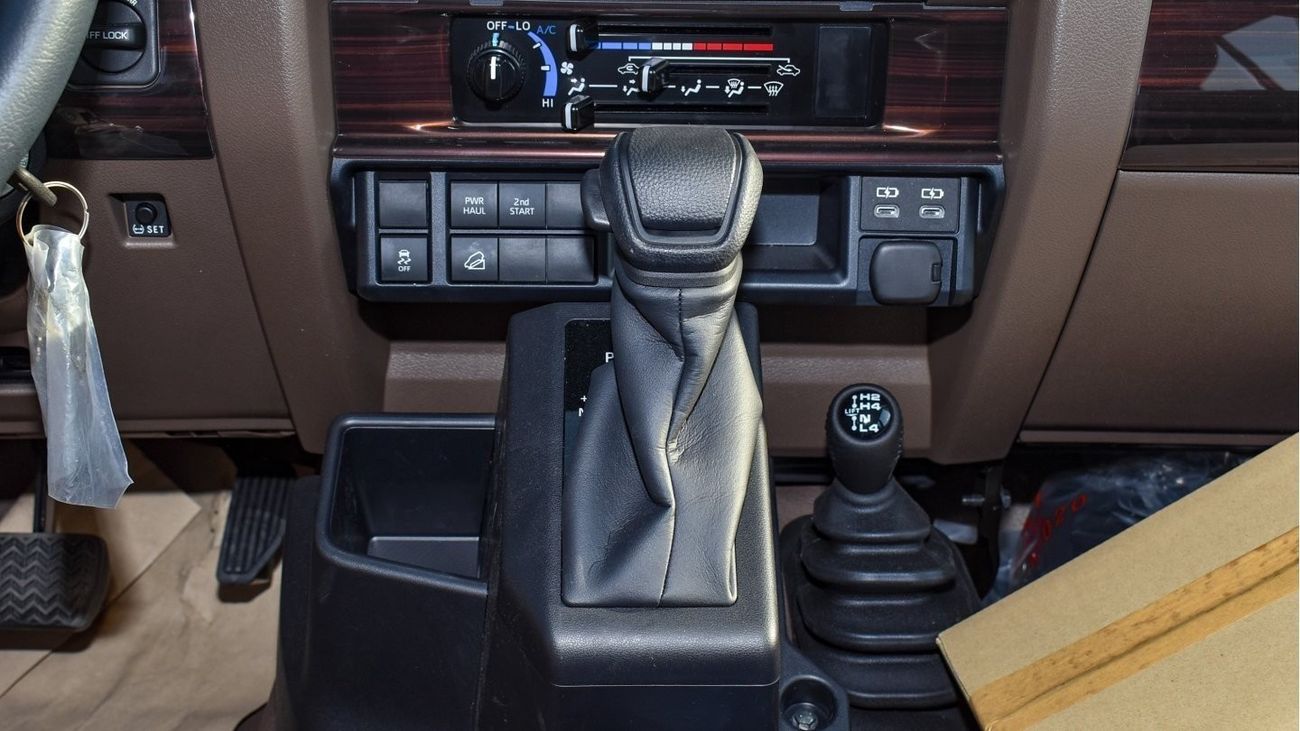 Toyota Land Cruiser Pick Up 4.0L V6 Double Cabin A/T