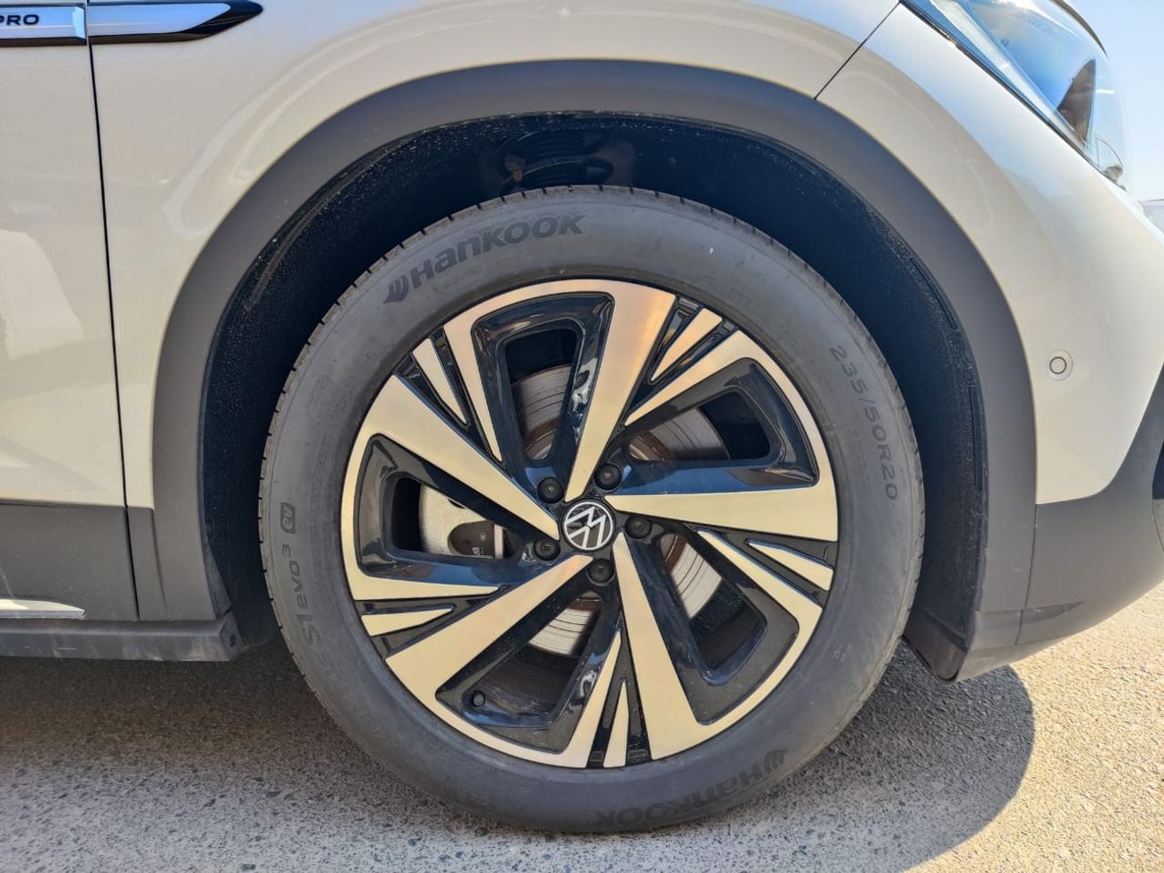 Volkswagen ID.6 CROZZ PRO 7 SEATER AUTOMATIC TRABSMISSION